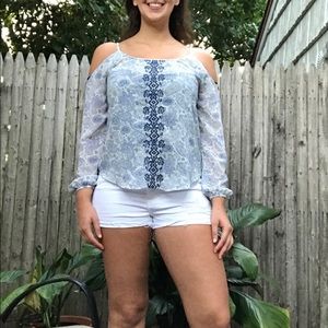 Rewind | Blue paisley cut-out shoulder blouse 💙